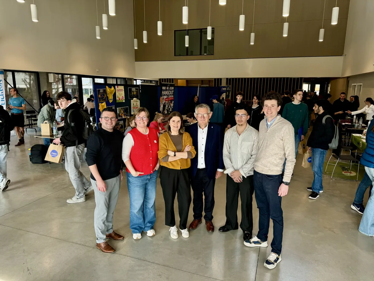 Burgemeester Dirk De Fauw van Brugge op de Dibbs Jobstudentenbeurs in Brugge